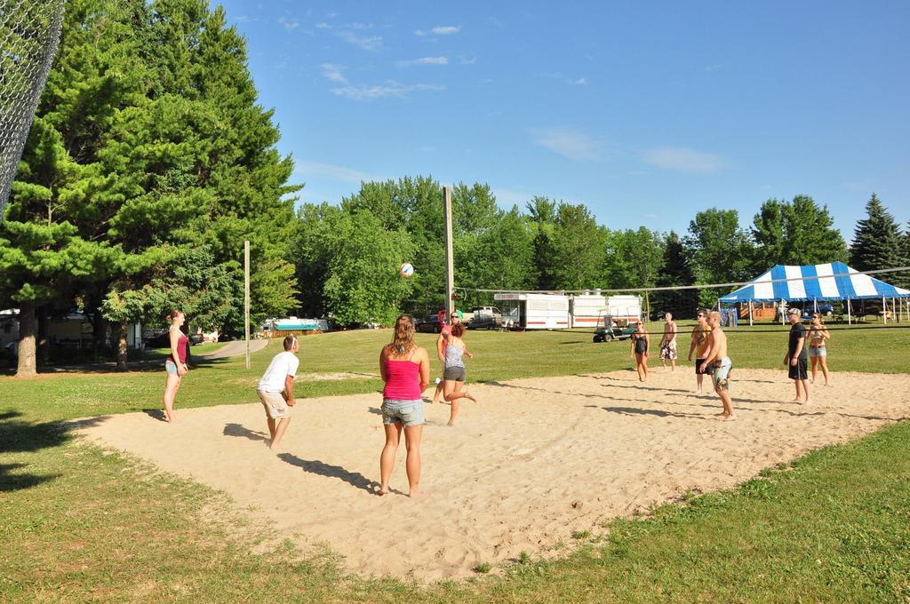 Plymouth Rock Camping Resort Rustic Cabin Elkhart Lake 外观 照片