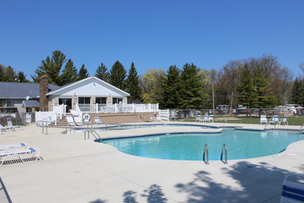 Plymouth Rock Camping Resort Rustic Cabin Elkhart Lake 外观 照片